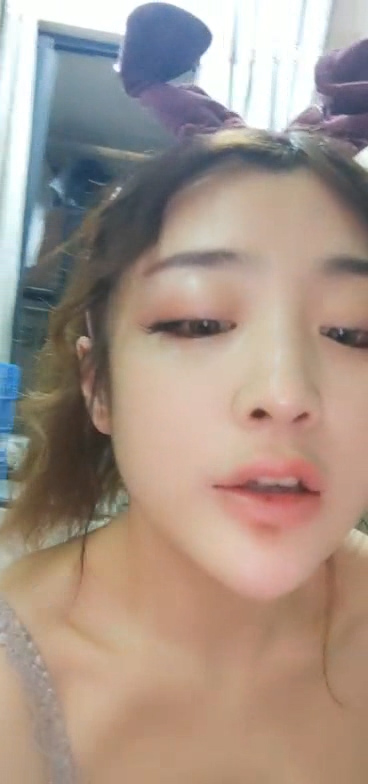 可爱漂亮美女主播穿着网袜大秀操喷2
